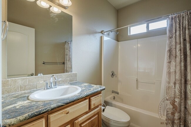 Building Photo - 382 Rosemary Way