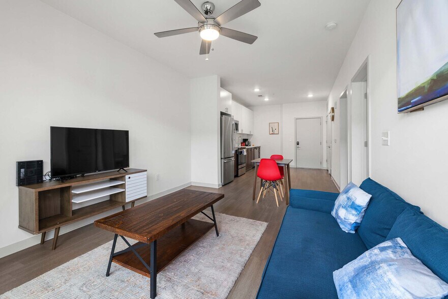 Building Photo - 633 E Main St