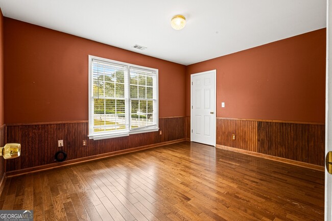 Building Photo - 4000 Hogans Mill Ln