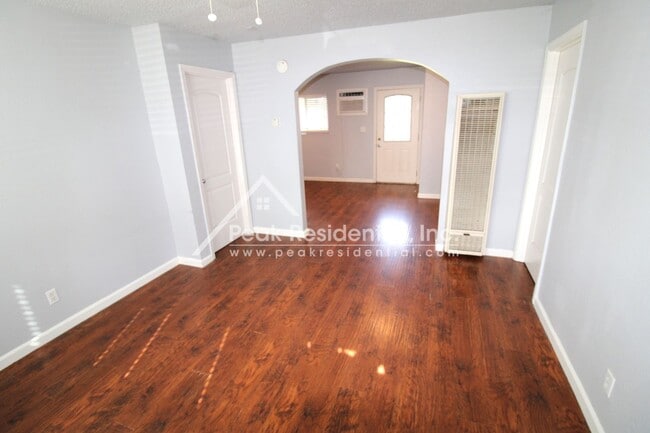Building Photo - 5914 Del Campo Ln