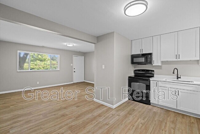 Building Photo - 1412 E Pitman Ave
