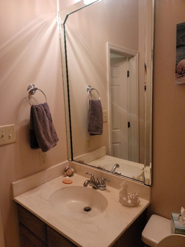 Building Photo - Townhouse in Haymount! 3 Bedroom 2.5 Bath ...