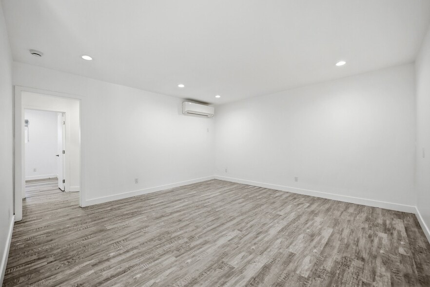 Building Photo - 2561 W Ave 30