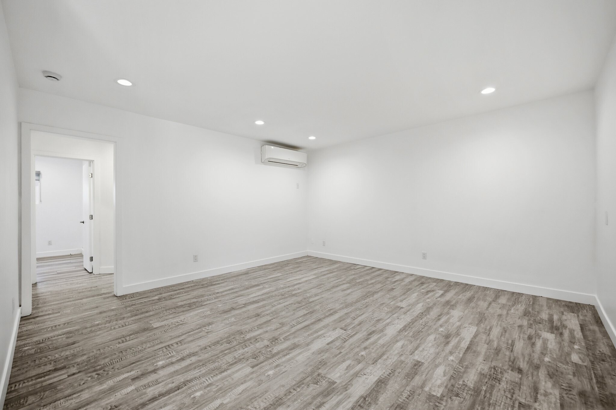Building Photo - 2561 W Ave 30