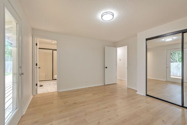 Building Photo - Updated Single Level Home with Large Fenced Yard