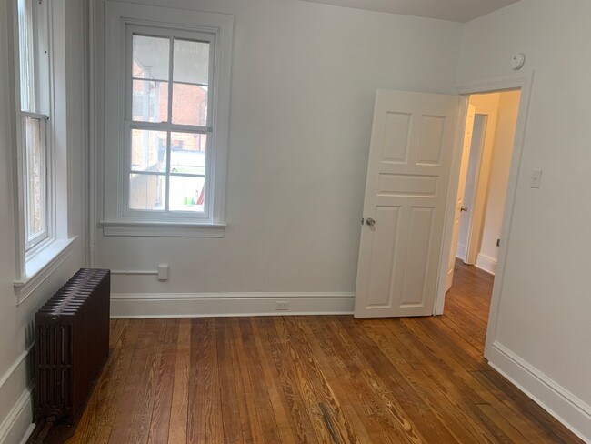 Building Photo - 3 Bedrooms on the Avenues York City