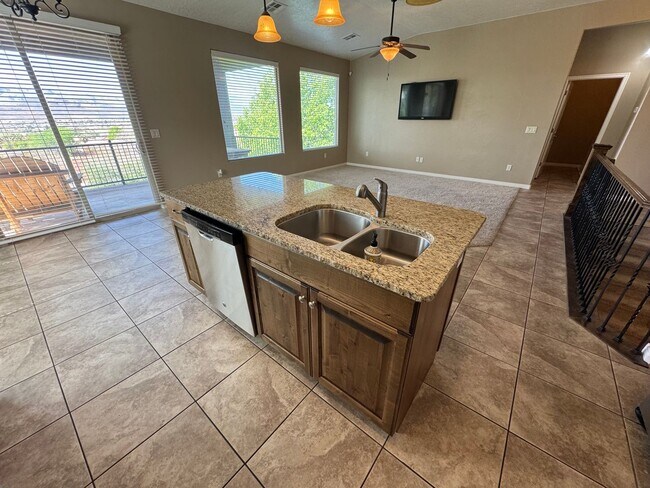 Building Photo - Highly Desirable Lakota Ridge!