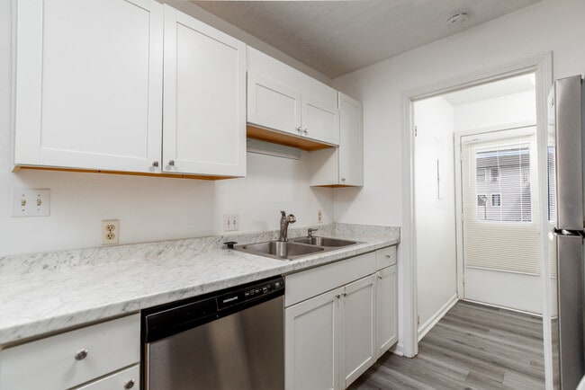 Building Photo - 801 Burcale Rd