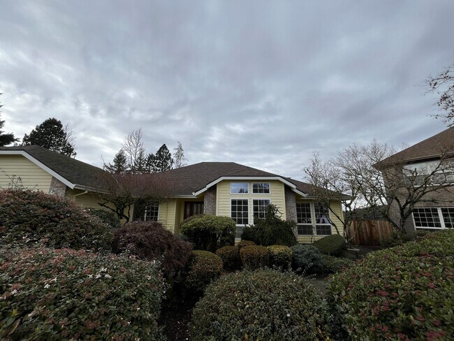 Building Photo - Elegant Home Offering Open Living Spaces, Spacious Primary Suite, and Nature-Inspired Yard