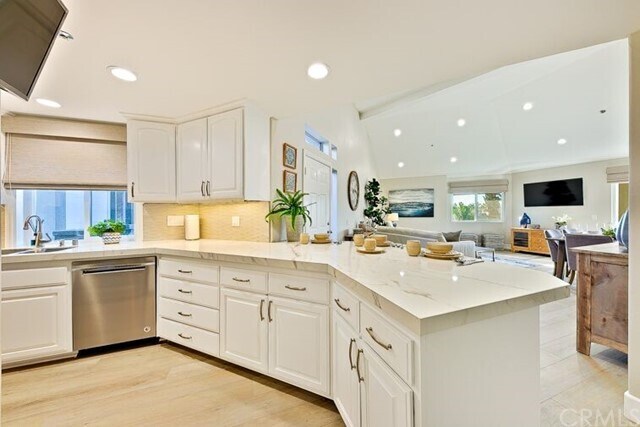 Building Photo - 420 Lake St