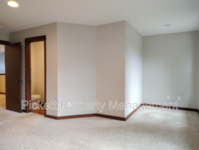 Building Photo - 10715 NE Rhody Wy