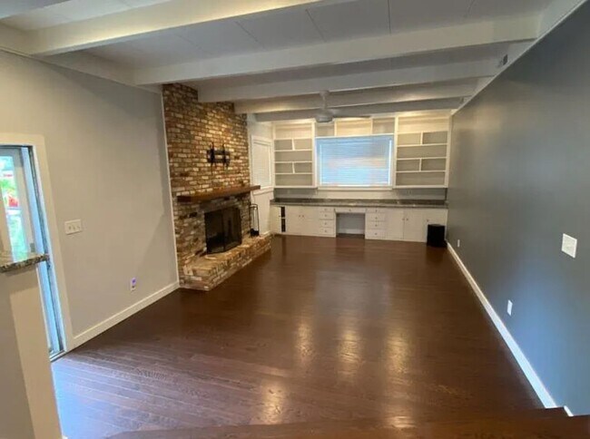 Building Photo - Charming All-Brick 2 Bedroom, 2 Bath Home ...