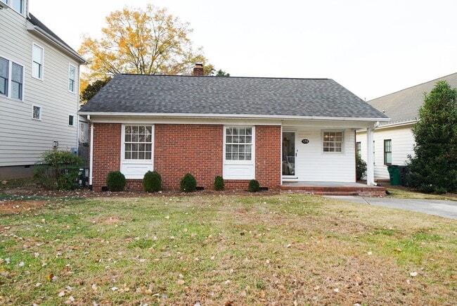 Cotswold 3 bed, 2bath brick ranch - Cotswold  3 bed, 2bath brick ranch
