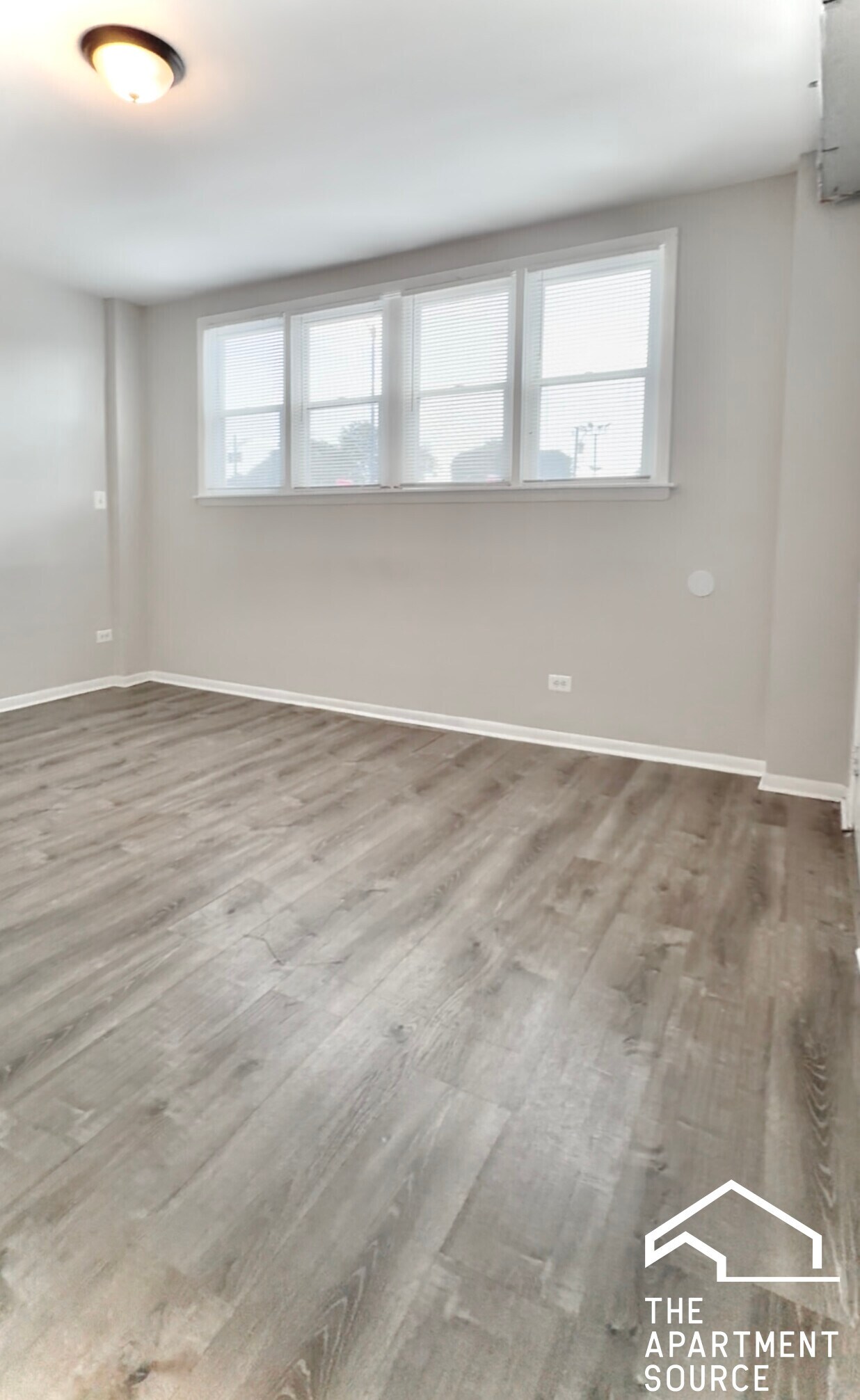 Building Photo - 4854 W Diversey Ave