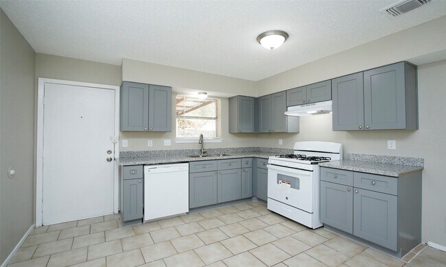 Building Photo - 18711 Andalusian Dr