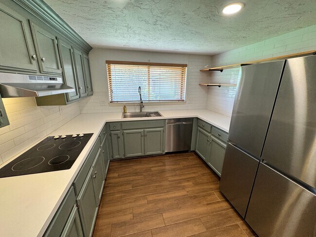 Building Photo - Charming and spacious with thoughtful updates! This 3 bed 2 bath feels new and trendy, schedule y...