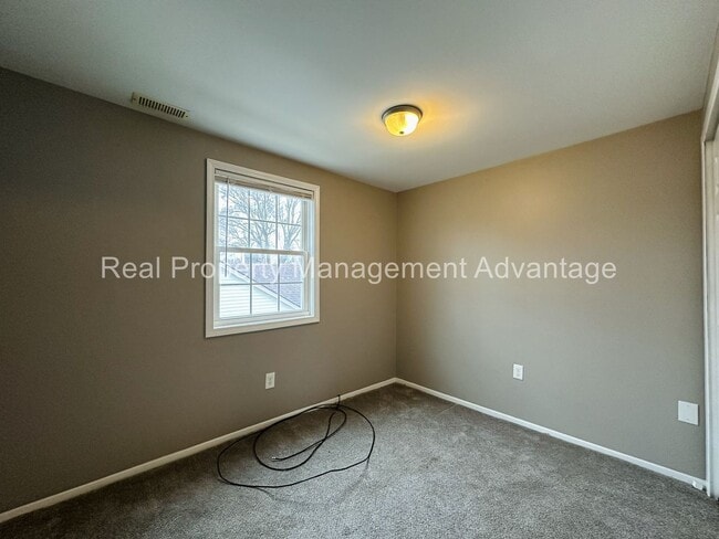 Building Photo - Cute Three-Bedroom with Large Deck!