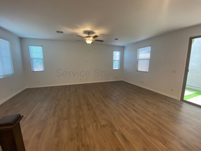 Building Photo - 1187 W Sparrow Dr
