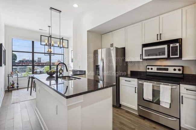 Building Photo - 174 Chester Ave SE