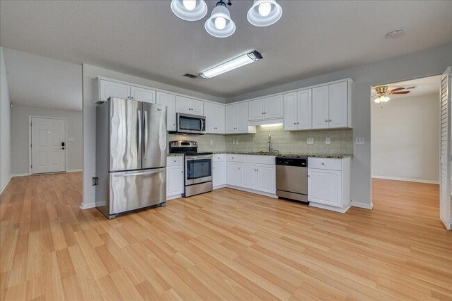 Building Photo - 510 Wendover Way