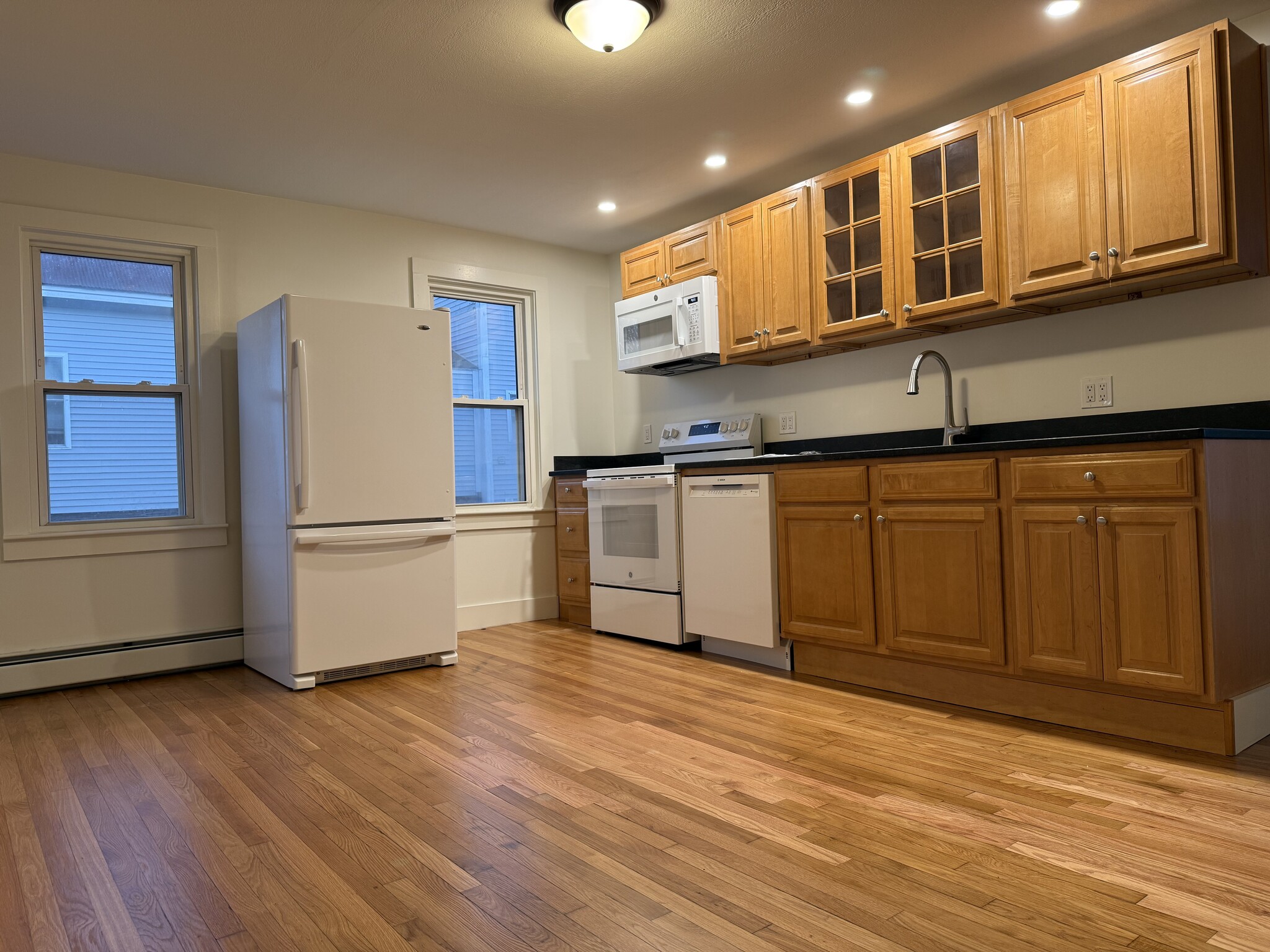 Building Photo - 35 Grant St