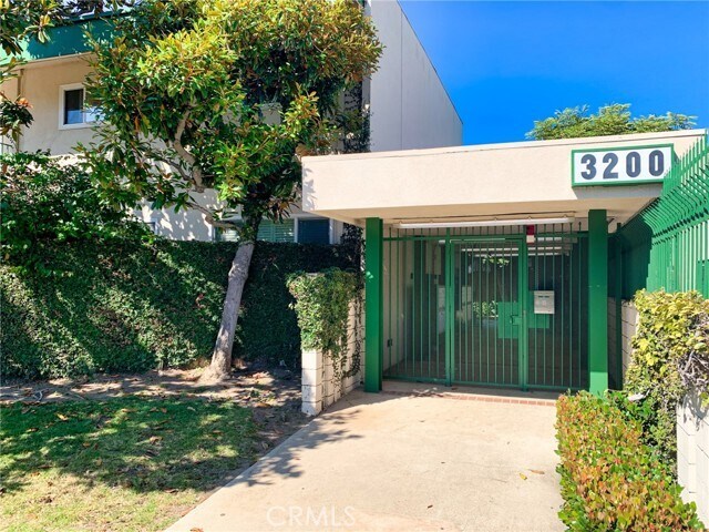 Building Photo - 3200 S Sepulveda Blvd