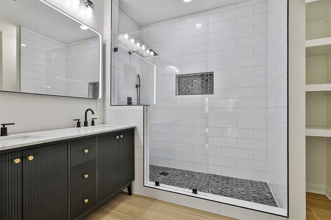 Building Photo - 675 Greenwood Ave NE