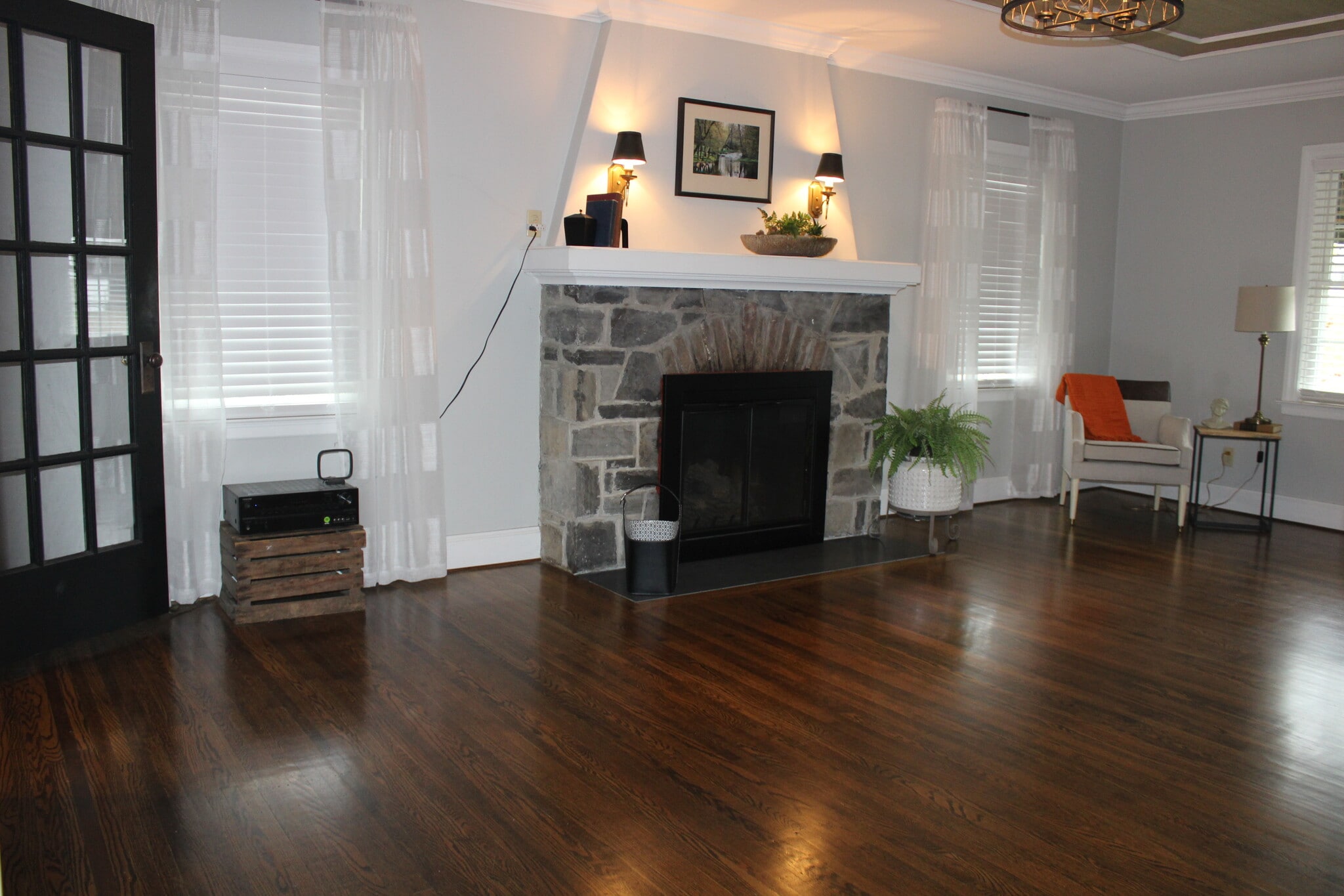 Living Room - 9144 River Rd