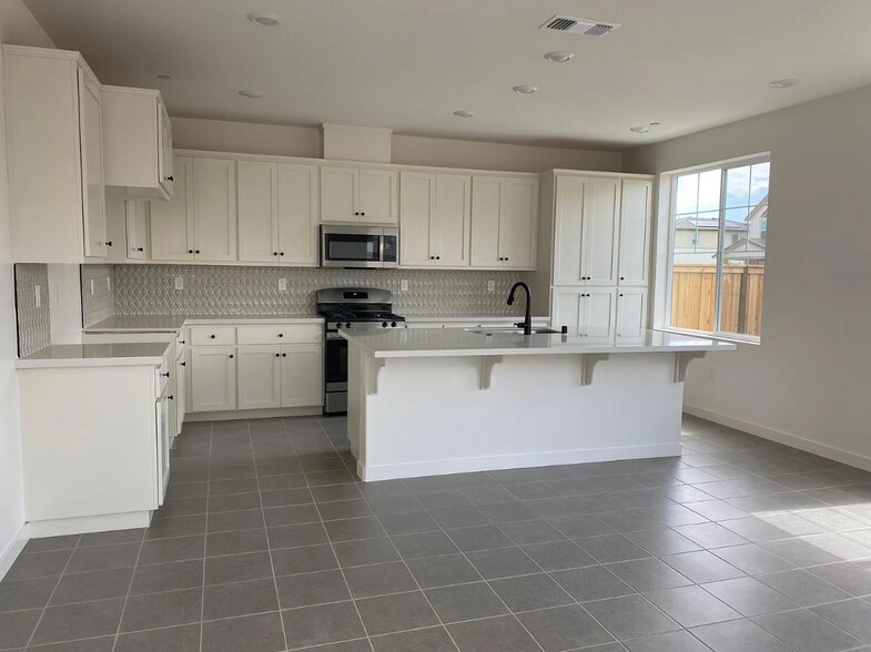 Building Photo - 2408 Artisan Way