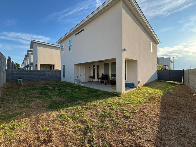 Building Photo - 7529 Cresta Bella St