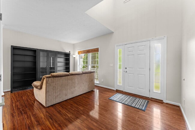 Building Photo - Welcome home to this well-maintained 4-bed...