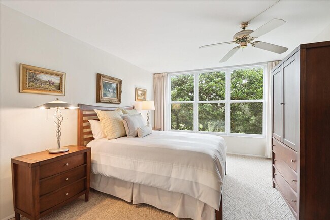 Building Photo - 3900 Oaks Clubhouse Dr