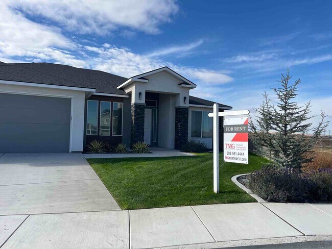 Building Photo - Move in ready luxury home!