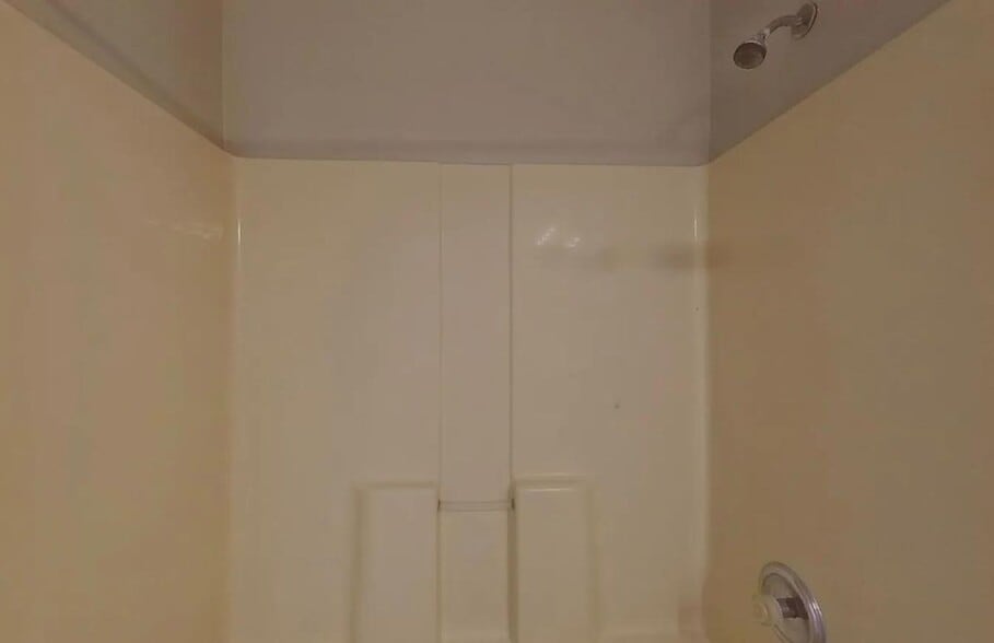 Building Photo - 2412 Cedarfield Ln