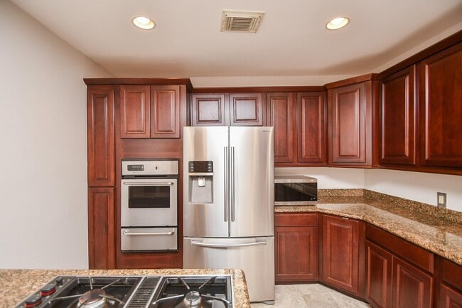 Building Photo - 4625 Pineridge St