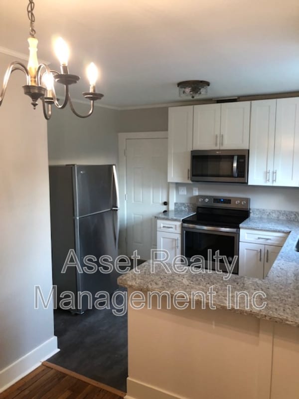 Building Photo - 3730 Speedway Cir