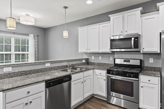 Building Photo - Simpsonville 3BR/2.5BA with Granite, Garag...