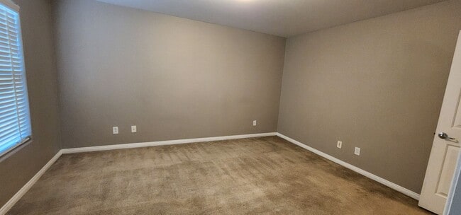 Building Photo - Lone Mountain Heights Luxury Living! 1st-m...