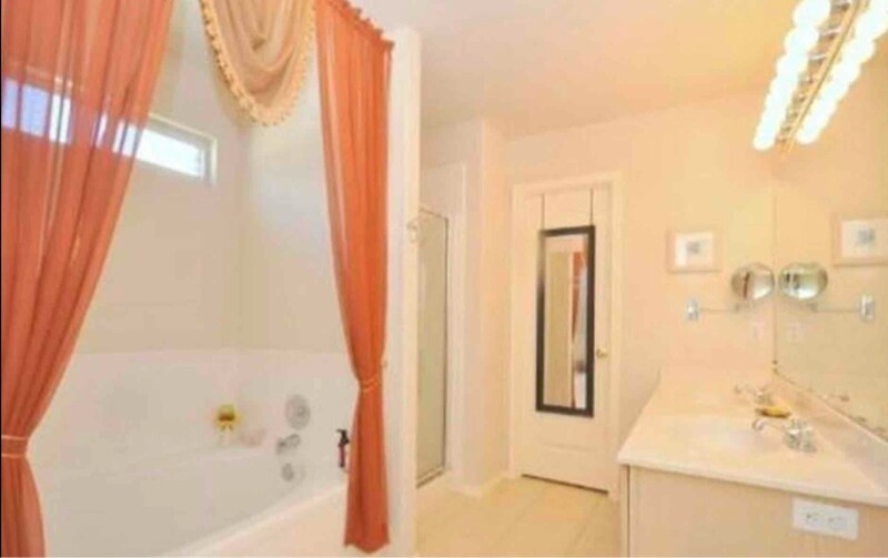 Building Photo - 9008 Gainsborough Dr