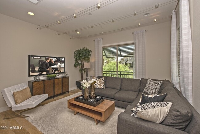 Building Photo - 6565 E Thomas Rd