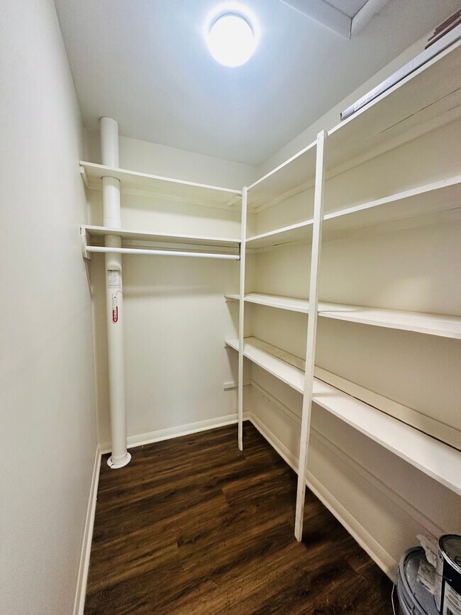 Building Photo - Charming and Updated Cul-de-Sac Gem with Year-Round Sunroom and Spacious Backyard!