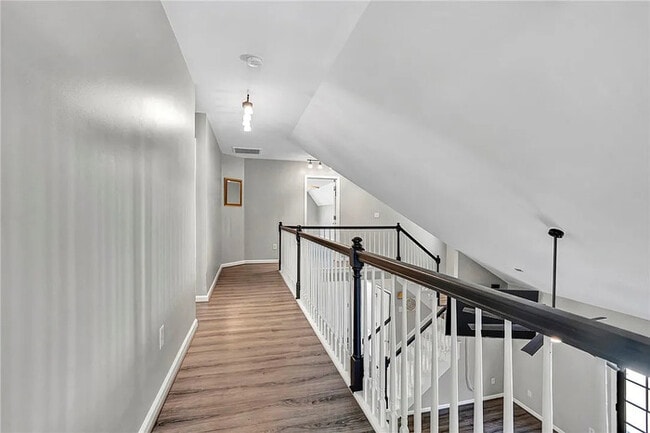 Building Photo - 4 Bedroom 2.5 Bathroom