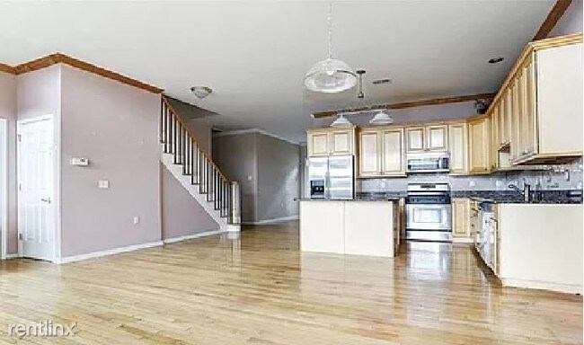 Building Photo - 3 br, 3 bath Townhome - 8 McGuire Ct 1 Unit 1