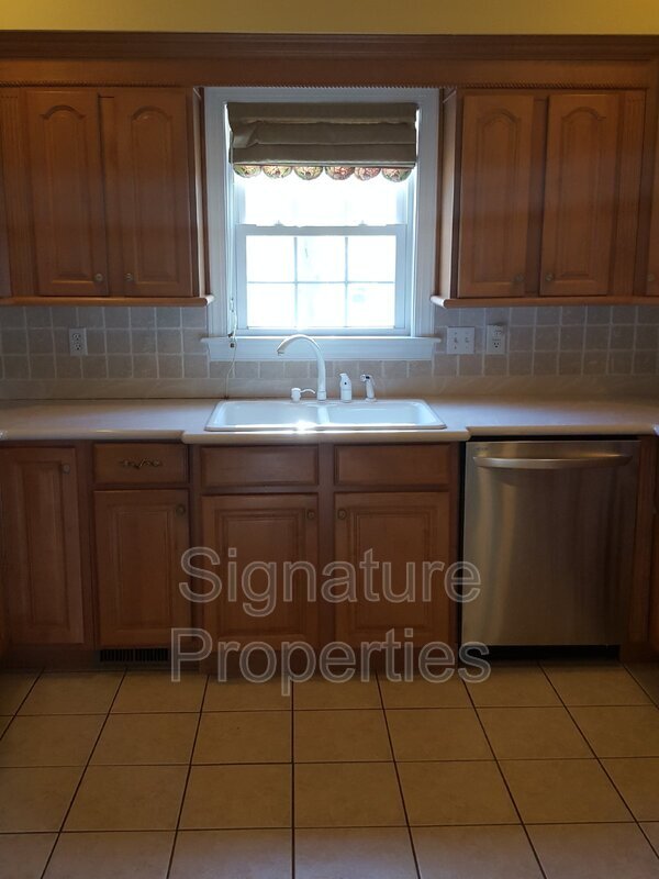 Building Photo - 6501 Southshore Dr
