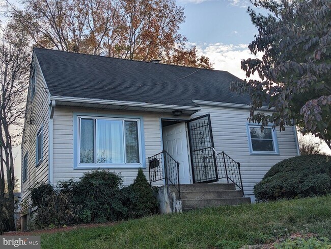 Building Photo - 137 Holden Dr