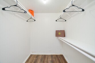 Building Photo - 9700 Leawood Blvd