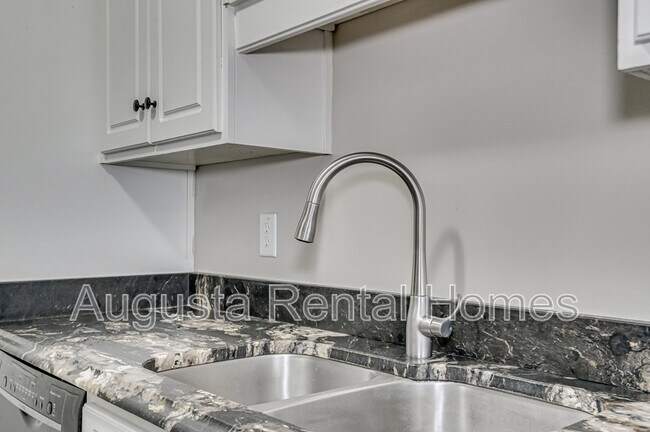 Building Photo - 2051 Sylvan Lake Dr