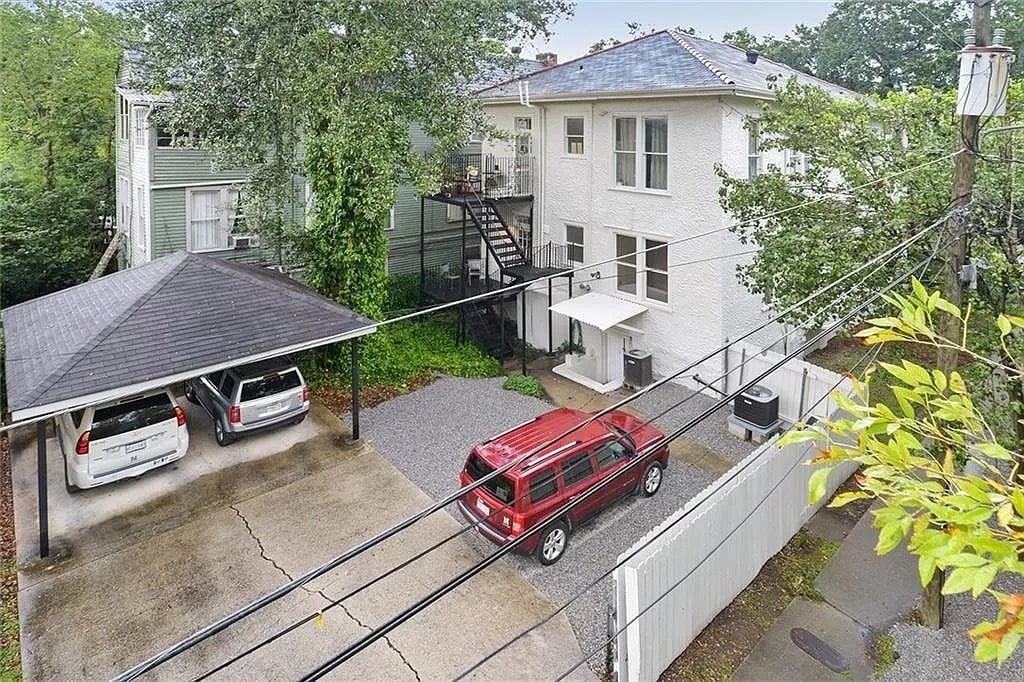 AN AERIAL VIEW OF THE BACK YARD. REAR ENTRANCE TO THE UNIT VIA WROUGHT IRON STAIRCASE. - 8 Neron Pl