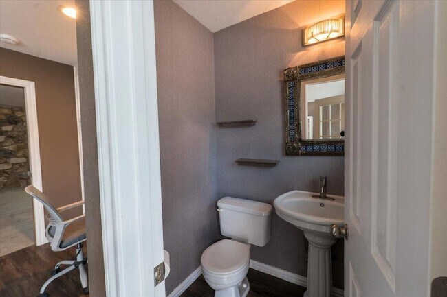 Building Photo - 300 Las Plumas Dr