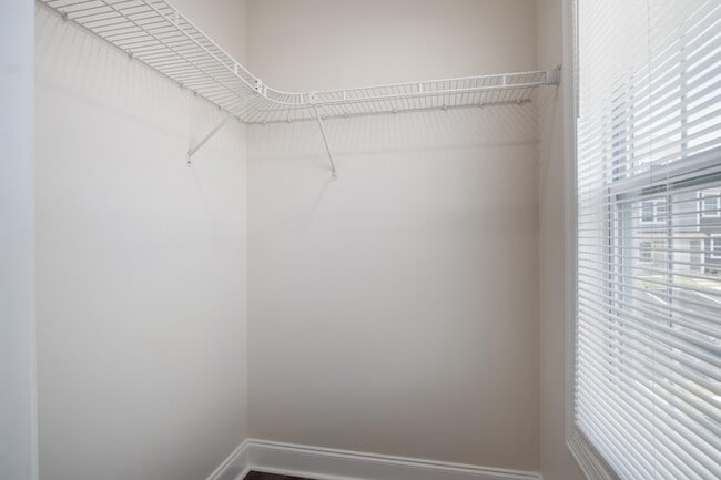 Building Photo - 445 Skylar Dr